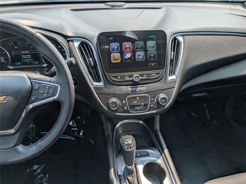 Used 2017 Chevrolet Malibu LT FWD image 17