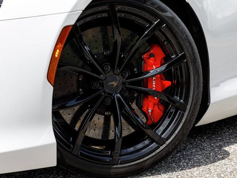 Used 2025 McLaren Artura Spider RWD image 38