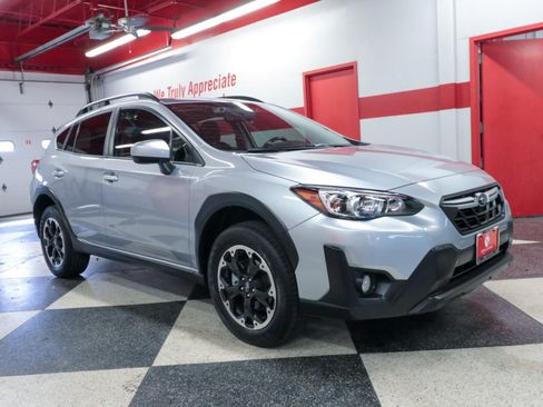Used 2022 Subaru Crosstrek 2.0i Premium w/ Moonroof Package AWD/4WD image 2