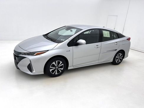 Used 2017 Toyota Prius Prime Premium image 5
