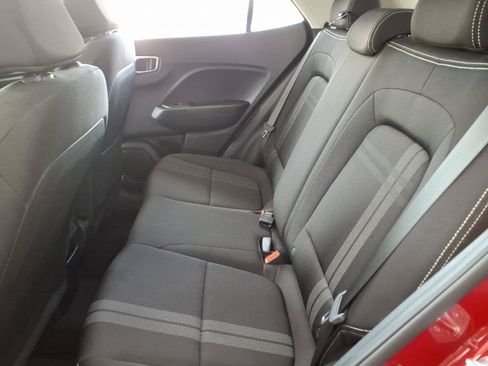 Certified 2025 Hyundai Venue SEL FWD image 12