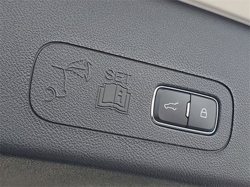 Used 2023 Lincoln Aviator AWD w/ Premium Package image 34