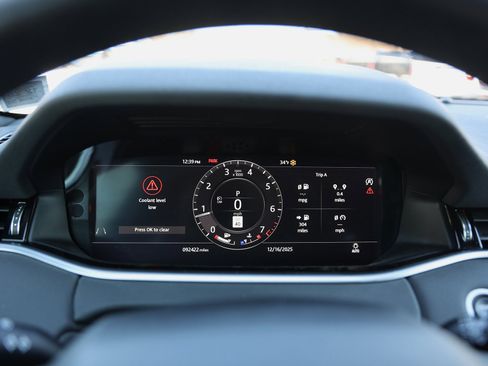 Used 2020 Land Rover Range Rover Evoque SE image 41