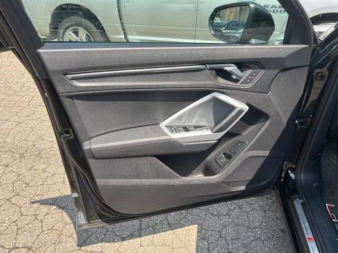 Used 2022 Audi Q3 2.0T Premium w/ Convenience Package image 9