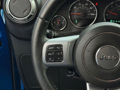 Used 2015 Jeep Wrangler Unlimited Freedom Edition image 17