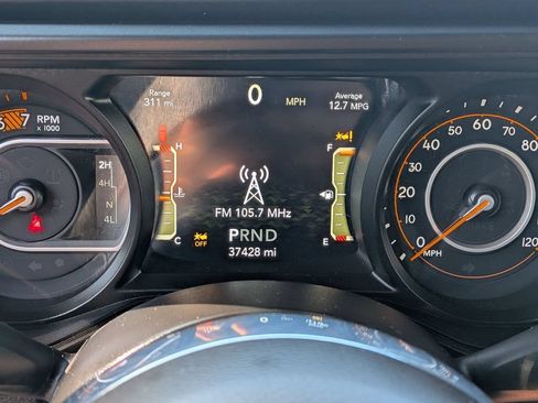 Used 2025 Jeep Wrangler Unlimited Sahara AWD/4WD image 12