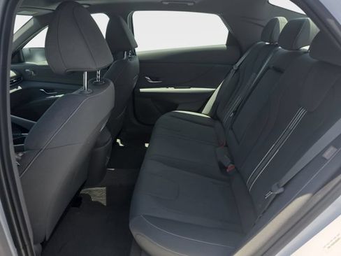 Used 2025 Hyundai Elantra SEL FWD image 28
