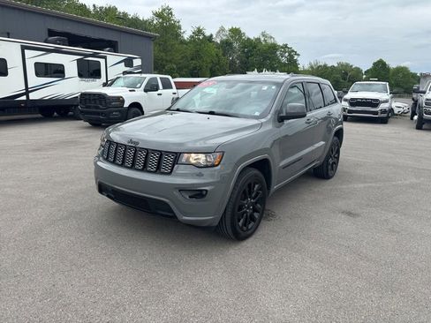 Used 2020 Jeep Grand Cherokee Altitude AWD/4WD image 7
