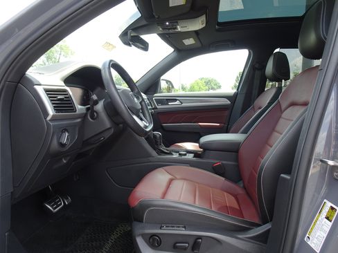 Used 2023 Volkswagen Atlas Cross Sport SEL Premium R-Line AWD/4WD image 2