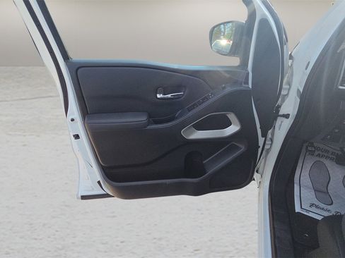 Used 2022 Nissan Frontier SV image 28