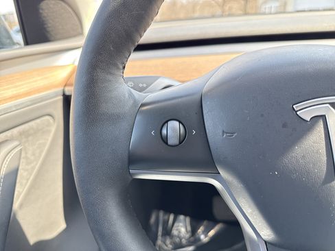 Used 2024 Tesla Model Y Long Range AWD/4WD image 28