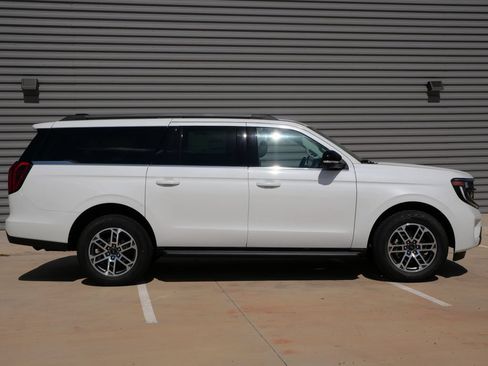 New 2026 Ford Expedition Max Active AWD/4WD image 2