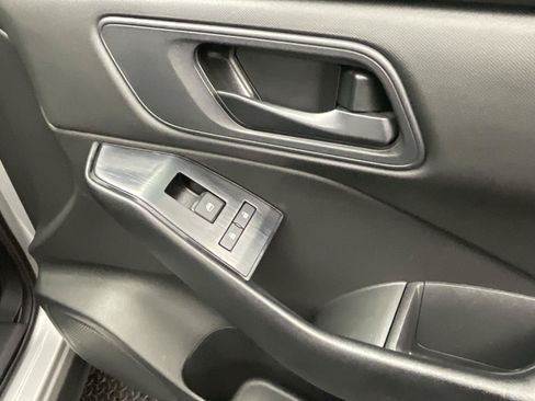 Used 2024 Nissan Rogue S FWD image 23
