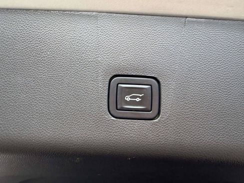 Certified 2023 Chevrolet Traverse Premier w/ Redline Edition AWD/4WD image 8