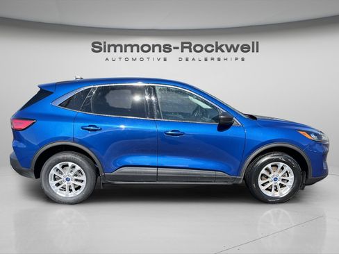 Used 2022 Ford Escape SE w/ Cold Weather Package AWD/4WD image 4