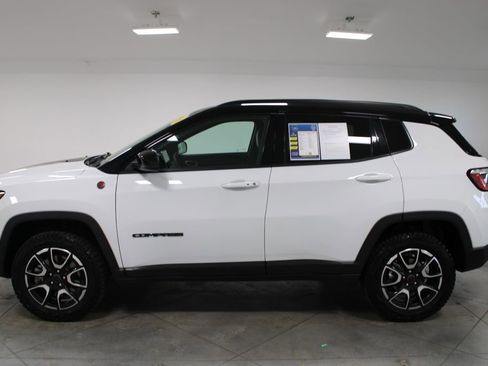 Used 2025 Jeep Compass Trailhawk w/ Trailer Tow Group AWD/4WD image 6