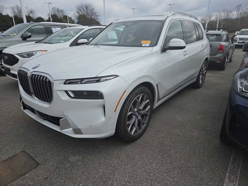 Used 2023 BMW X7 xDrive40i w/ Premium Package image 8