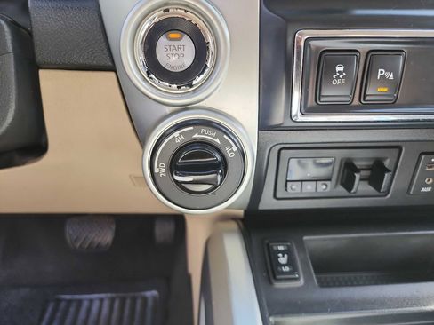 Used 2016 Nissan Titan SL image 28