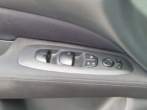 Used 2017 Nissan Pathfinder S FWD image 15