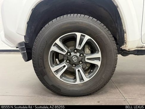 Used 2019 Toyota Tacoma TRD Sport w/ Technology Package image 10