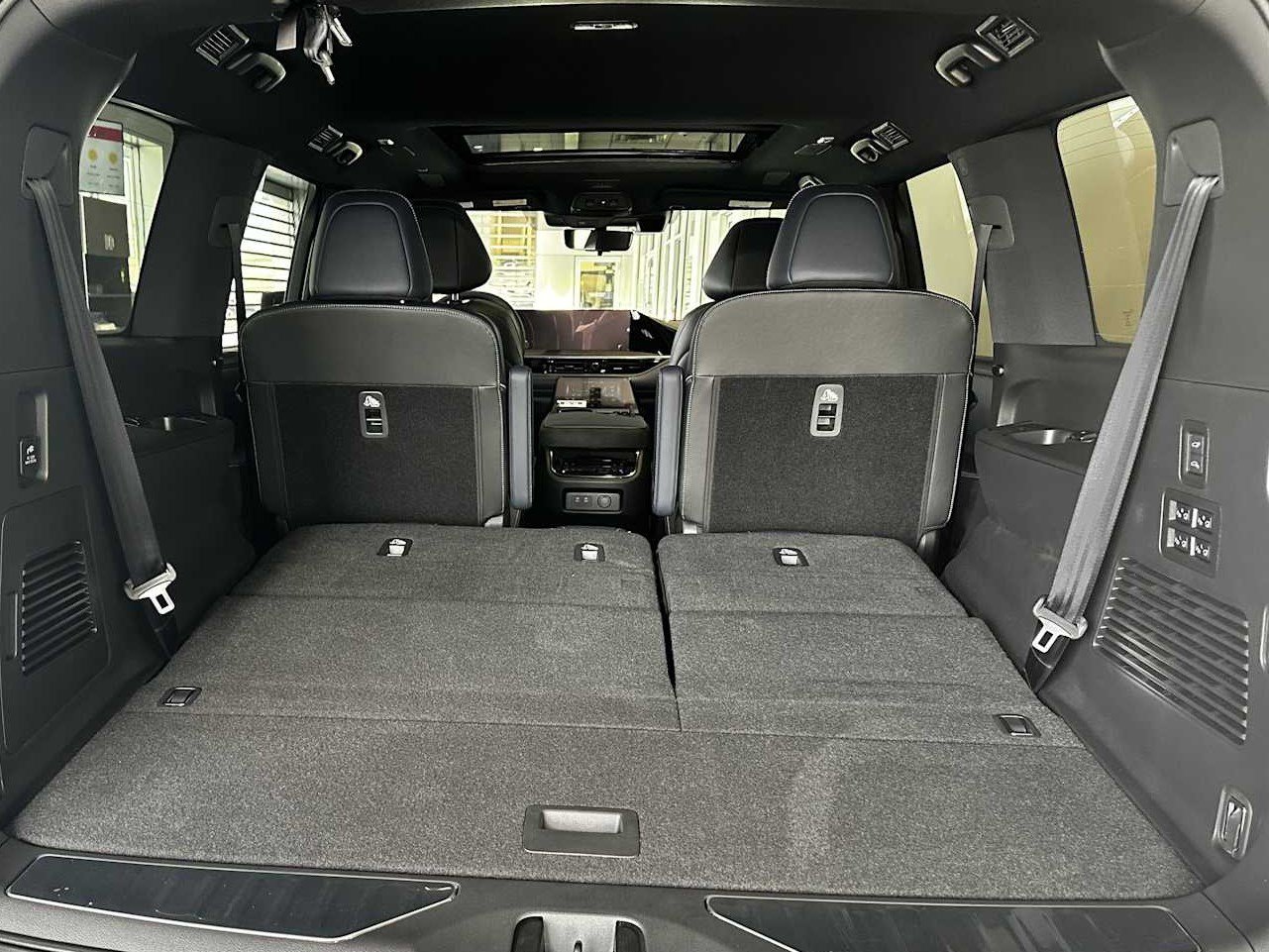 New 2027 INFINITI QX80 Sensory AWD/4WD image 11