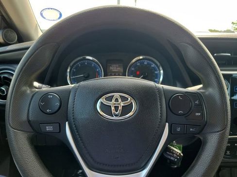 Used 2019 Toyota Corolla LE FWD image 18