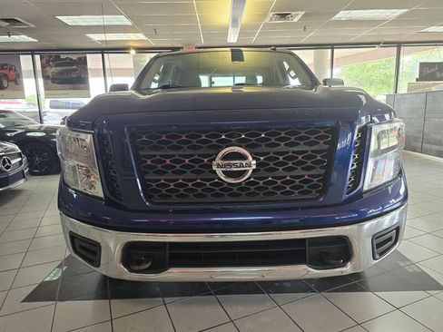 Used 2019 Nissan Titan SV AWD/4WD image 2