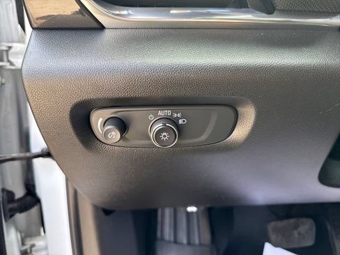 Used 2022 Chevrolet Traverse RS AWD/4WD image 19