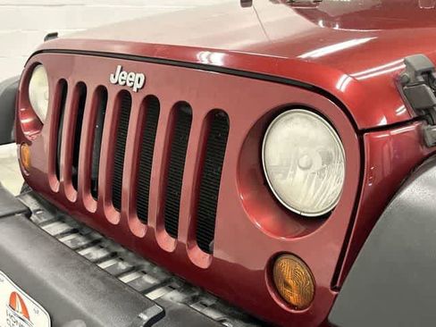 Used 2011 Jeep Wrangler Unlimited Rubicon w/ Connectivity Group AWD/4WD image 31