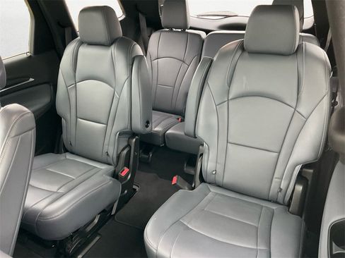 Used 2024 Buick Enclave Premium image 9