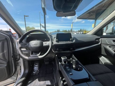 Used 2025 Nissan Rogue SV FWD image 30