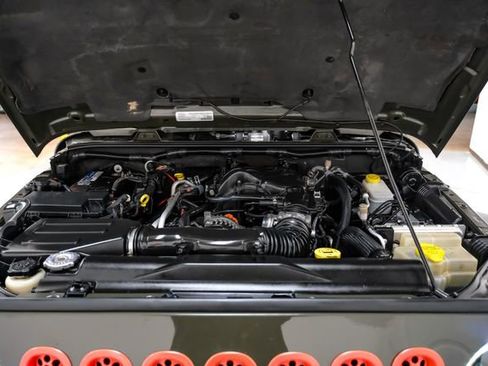 Used 2016 Jeep Wrangler Unlimited Rubicon w/ Connectivity Group image 38