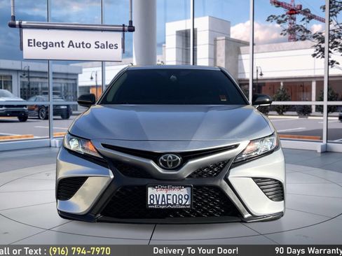 Used 2019 Toyota Camry SE FWD image 2