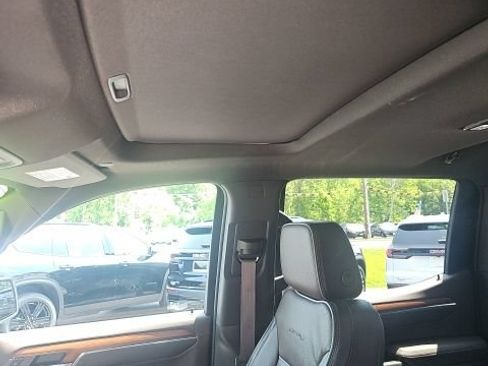 Used 2023 GMC Sierra 1500 Denali w/ Technology Package AWD/4WD image 17