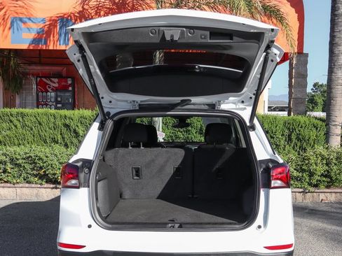 Used 2023 Chevrolet Equinox LT w/ Driver Convenience Package FWD image 8