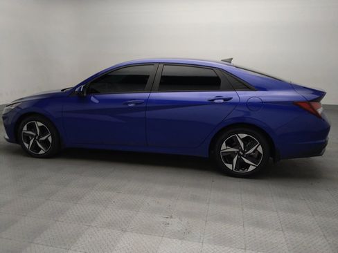 Used 2023 Hyundai Elantra SEL w/ Convenience Package FWD image 3