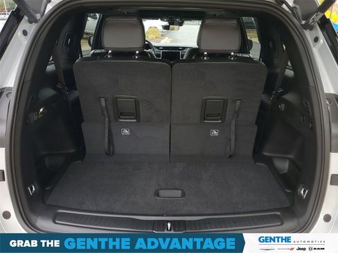 New 2025 Jeep Grand Cherokee L Altitude image 31