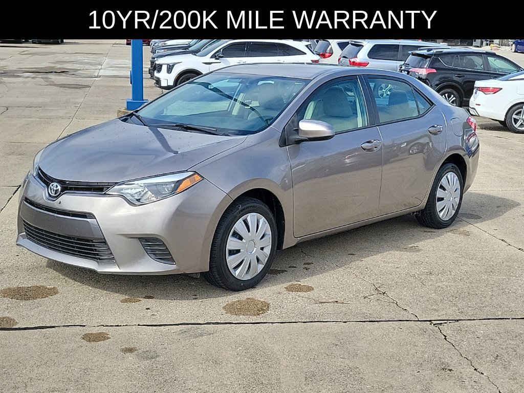 Used 2015 Toyota Corolla LE FWD image 2