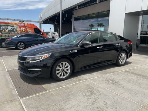 Used 2018 Kia Optima LX w/ 17" Alloy Wheels Package FWD image 2