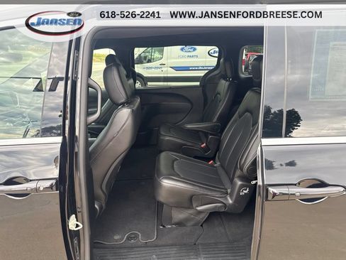 Used 2025 Chrysler Pacifica Select FWD image 27
