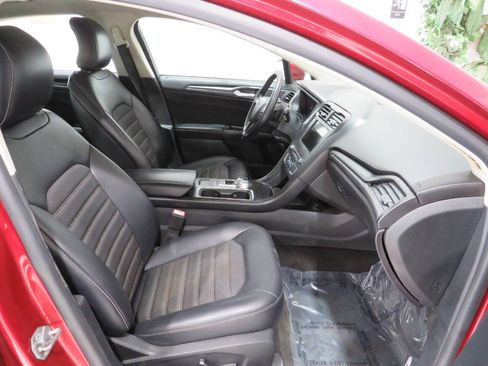 Used 2018 Ford Fusion SE w/ Equipment Group 201A FWD image 10