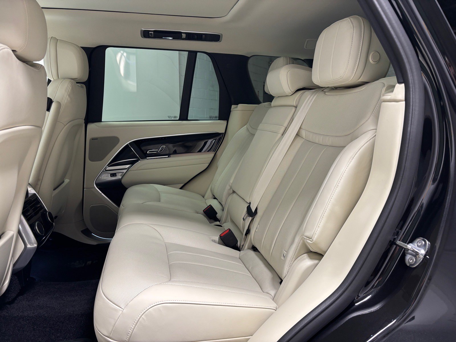 Used 2026 Land Rover Range Rover SE AWD/4WD image 26