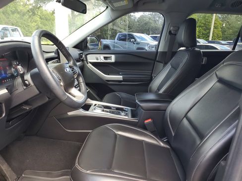 Used 2023 Ford Explorer XLT w/ Equipment Group 202A AWD/4WD image 20