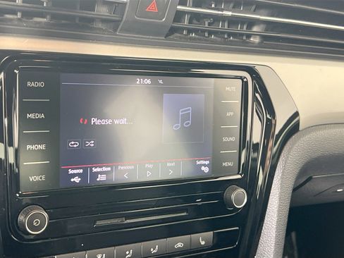 Used 2020 Volkswagen Passat 2.0T SE w/ Sunroof Package image 14