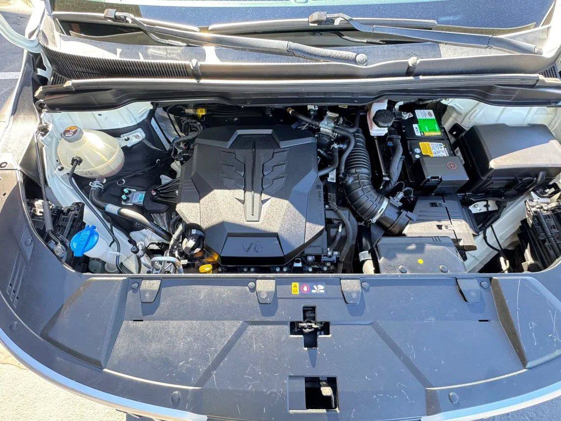 Used 2022 Kia Carnival LX FWD image 25