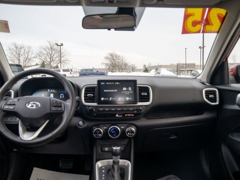 Certified 2025 Hyundai Venue SEL image 16