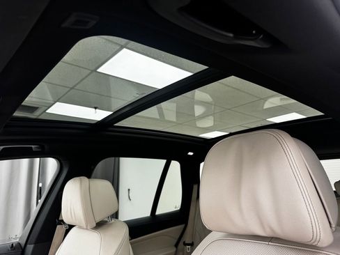 Used 2022 BMW X5 xDrive45e w/ M Sport Package image 28