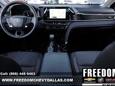 Used 2025 Toyota Camry LE image 7