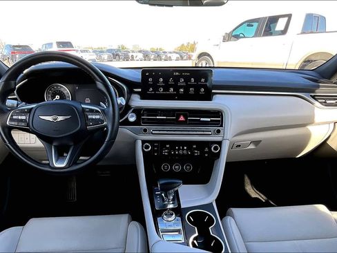 Used 2025 Genesis G70 2.5T image 14