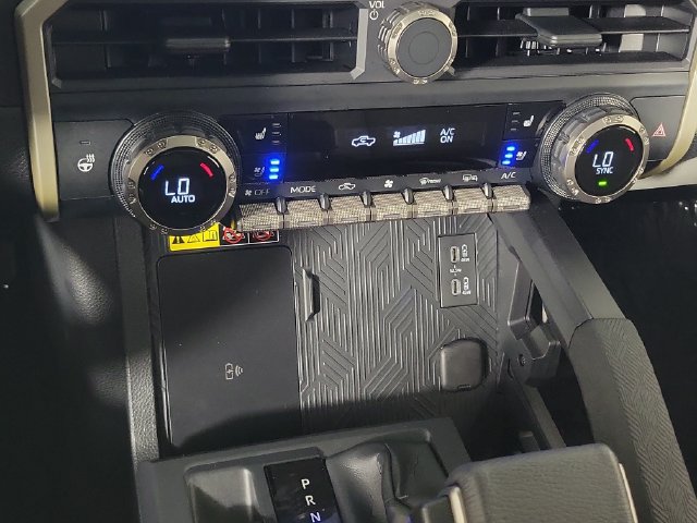 Used 2025 Toyota Tacoma Limited AWD/4WD image 31